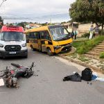 Motociclista morre após bater em ônibus escolar em Santa Luzia