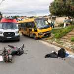 Motociclista morre após bater em ônibus escolar em Santa Luzia