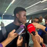 Reforço do Cruzeiro revela conversa com Jardim e manda recado durante chegada a BH