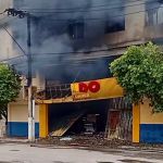Incêndio destrói loja de variedades no centro de Várzea da Palma
