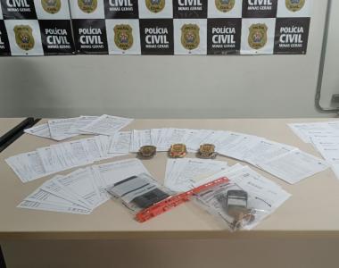 Equipes da Polícia Civil apreenderam 196 atestados médicos falsos na casa do suspeito