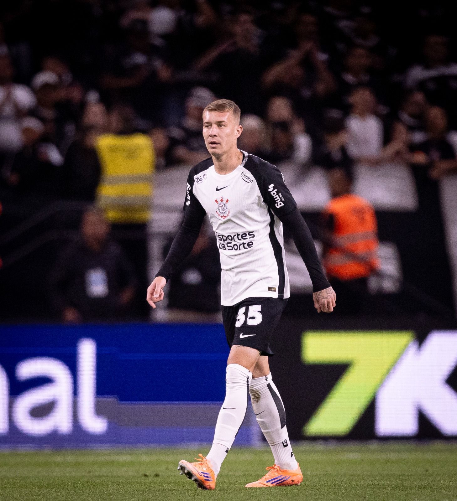 Volante do Corinthians é denunciado no STJD e pode ser suspenso