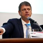 Tarcísio afirma que sonegação do Grupo Refit retira um hospital por mês da população