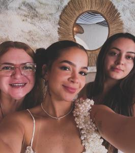 Débora Maia e as filhas, Mel e Yasmin