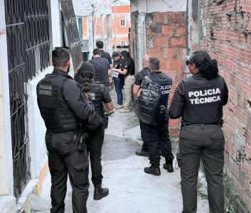 Policiais cumpriram mandados de busca e apreensão contra o adolescente na Bahia
