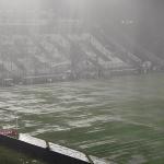 Vasco x Inter é paralisado por forte chuva em São Januário, no Rio de Janeiro