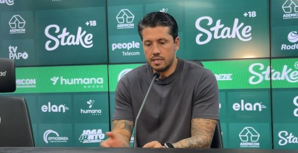 Thiago Carpini em entrevista coletiva após rebaixamento do Juventude no Brasileirão