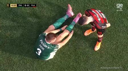 Fuchs sofreu entrada e pediu cartão vermelho para Pulgar
