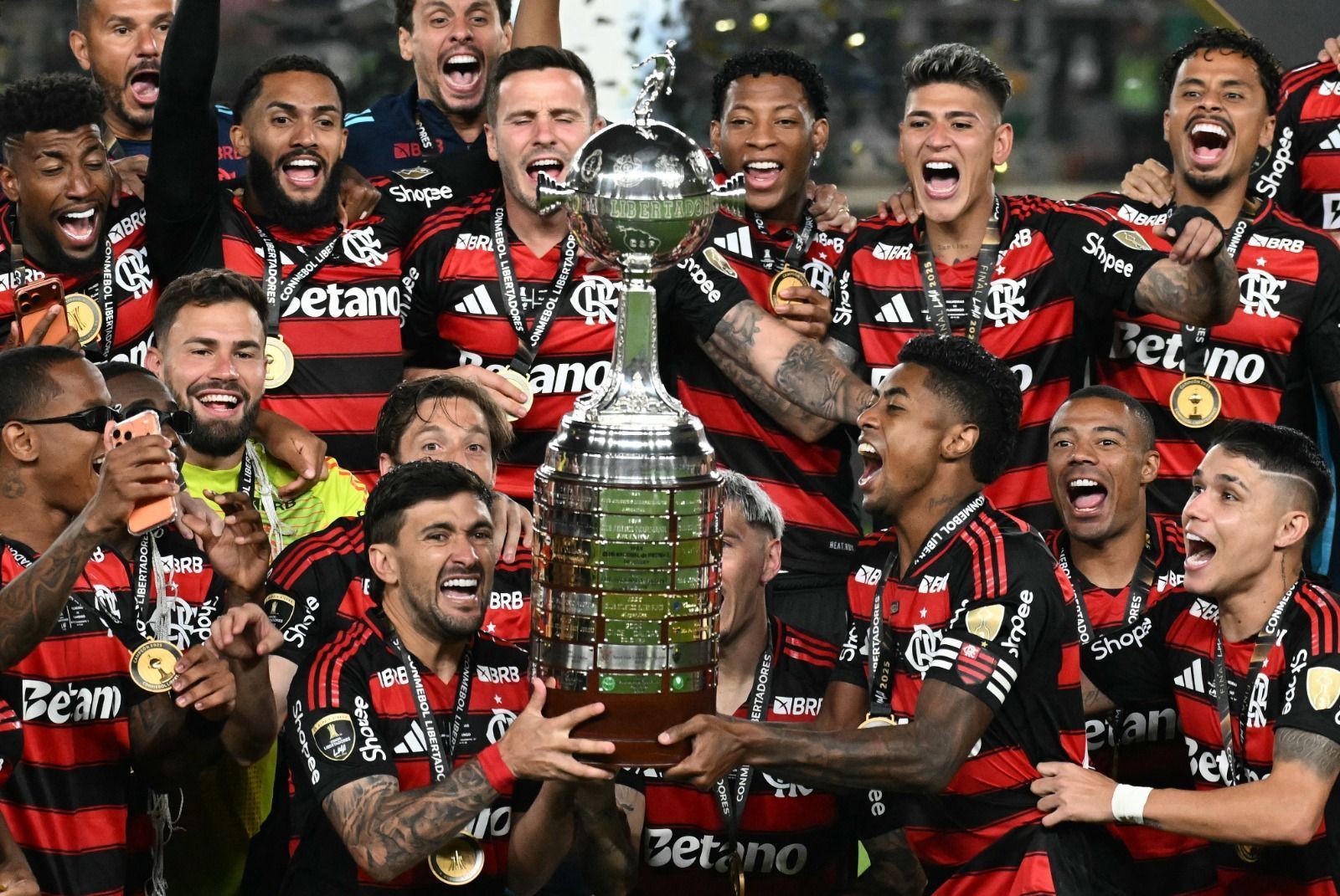 Campeão da Libertadores, Flamengo fica atrás do Palmeiras no ranking da Conmebol