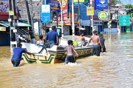 Tempestades devastam a Ásia e deixam ao menos 700 mortos