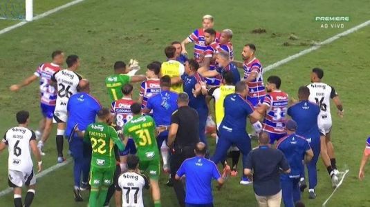 Confusão entre jogadores de Fortaleza e Atlético na Arena Castelão