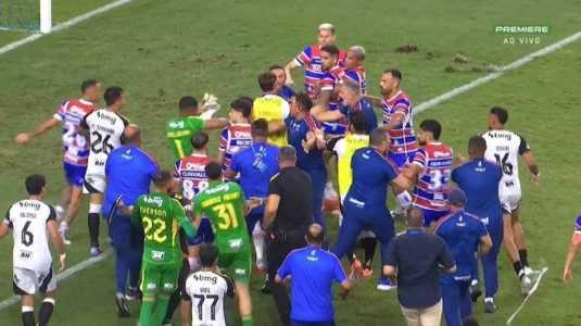 Confusão entre jogadores de Fortaleza e Atlético na Arena Castelão