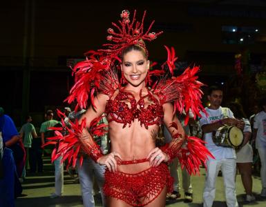 Virginia Fonseca em minidesfile da Grande Rio