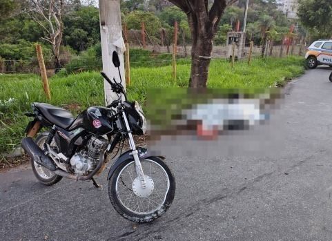 Homem tem fim trágico após bater motocicleta em árvore na Grande BH
