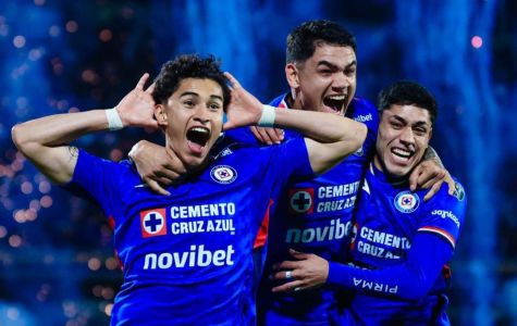 Jogadores do Cruz Azul-MEX celebram gol contra o Chivas-MEX