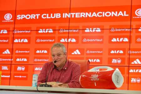 Abel Braga, técnico do Inter, durante entrevista coletiva