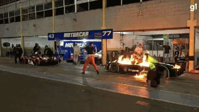 Piloto escapa de chamas após carro pegar fogo durante corrida no Paraná
