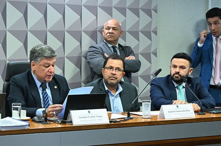 Ex-diretor do INSS não explica aumento de débitos em massa em CPMI
