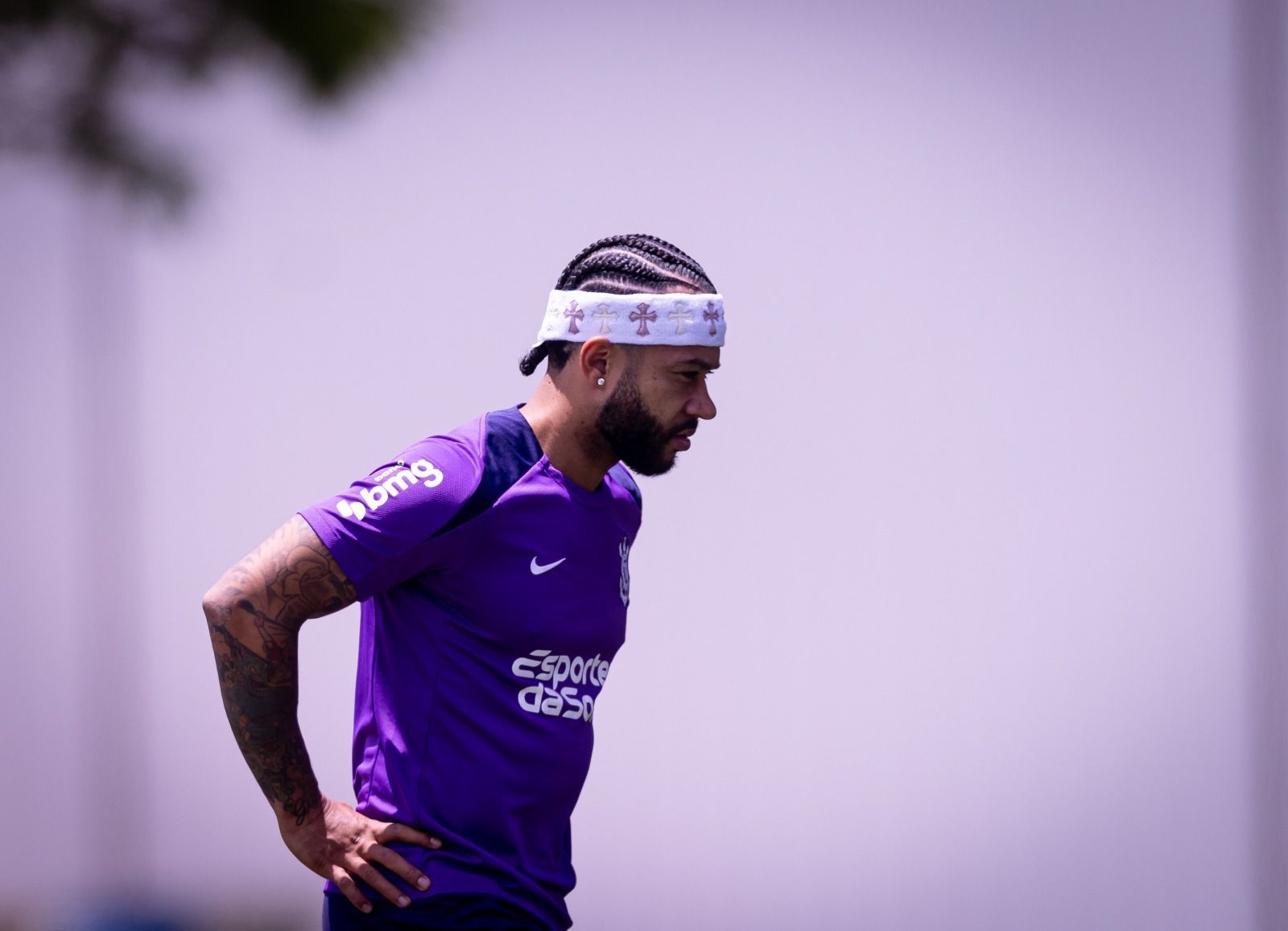 Corinthians: Memphis Depay evolui em recuperação e treina no campo