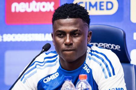 Néiser Villarreal durante apresentação no Cruzeiro