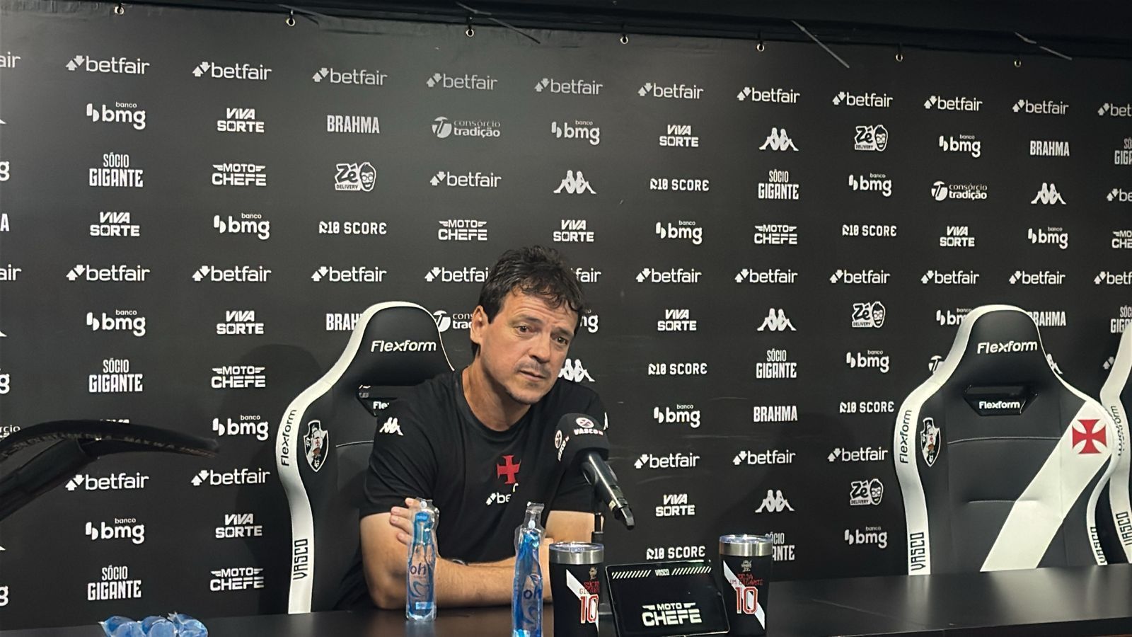Diniz explica o que será fundamental para escalar o Vasco que vai encarar o Atlético