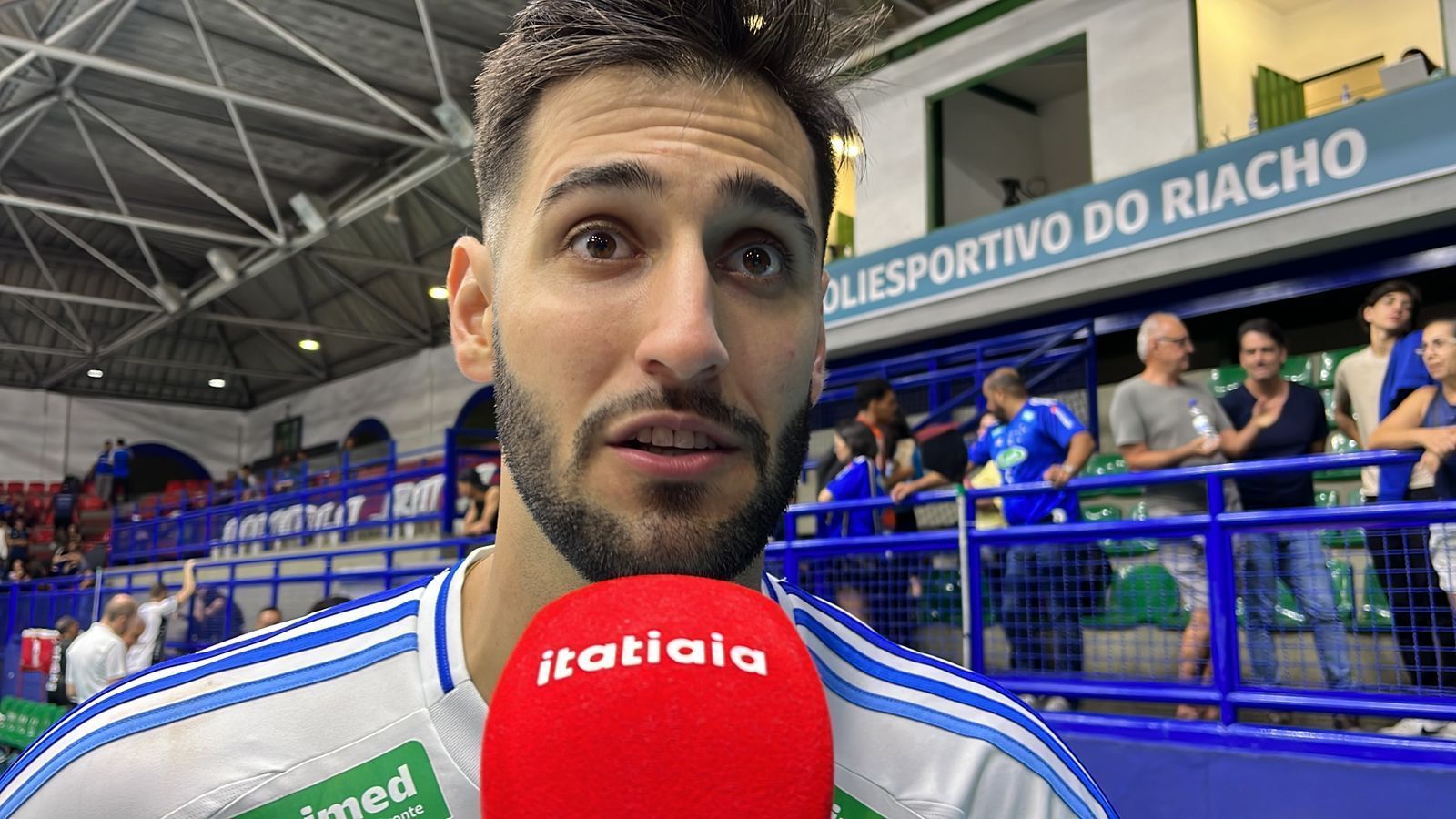 Autor de 'milagre' contra o Praia Clube, líbero do Sada Cruzeiro exalta força da torcida