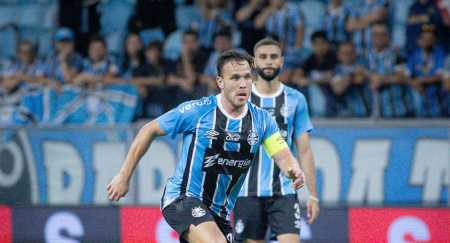 Principal jogador do Grêmio, Arthur está fora da partida com o Sport