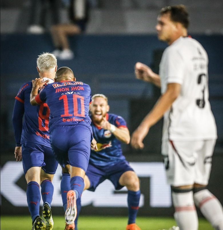 RB Bragantino domina, atropela Vitória e sela permanência na elite do Brasileirão