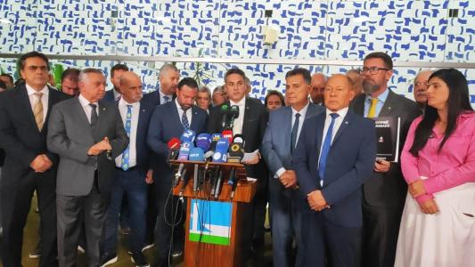 Coletiva da oposição no Congresso