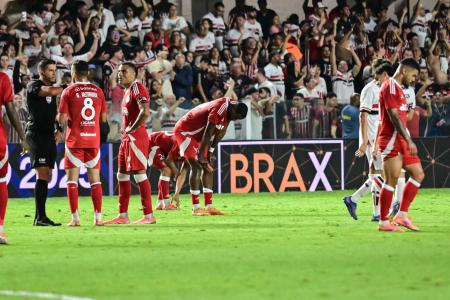 Inter foi goleado pelo São Paulo e se complicou no Brasileirão