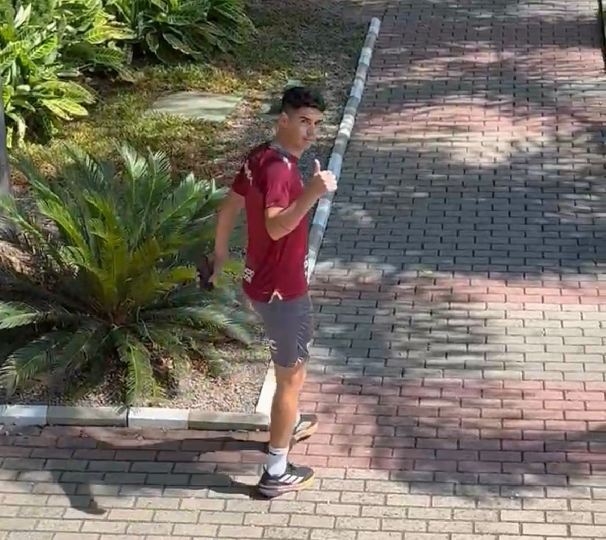 Oscar vai ao CT do São Paulo pela primeira vez após raro problema de saúde em atletas