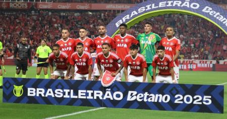 Jogadores do Inter conseguiram evitar o rebaixamento do clube à Série B