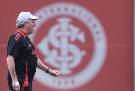 Abel Braga tenta salvar o Inter do rebaixamento