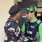 Fórmula 1: Ronaldinho vai ao GP de Abu Dhabi e ganha presente de Bortoleto