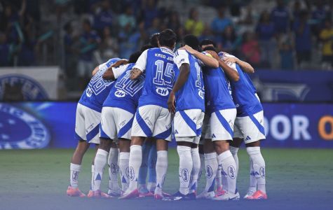 Jogadores do Cruzeiro reunidos antes de jogo no Mineirão