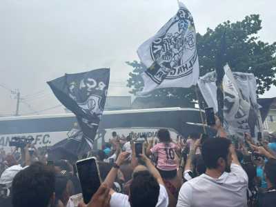 Torcida do Santos antes do jogo deste domingo (7), contra o Cruzeiro