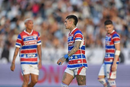 Time do Fortaleza durante jogo contra o Botafogo, que marcou o rebaixamento do Leão