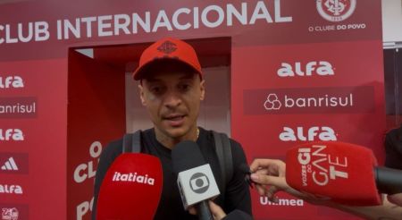 Alan Patrick na zona mista do Beira-Rio