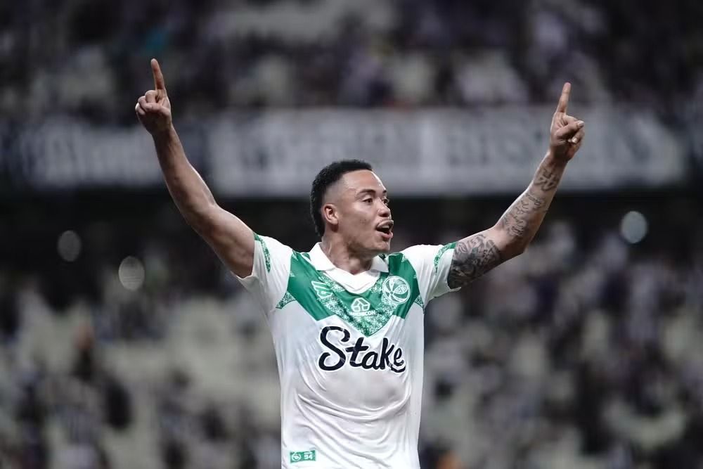 Vasco e Botafogo consultam volante do Juventude; atacante também entra na mira