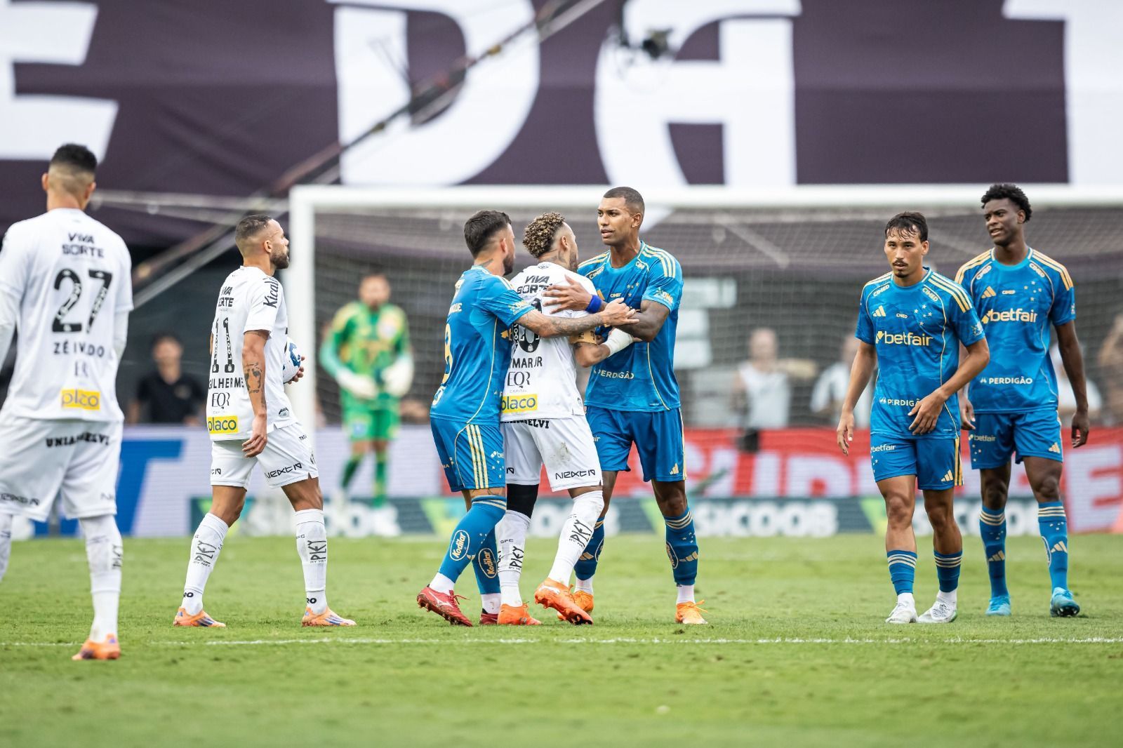 Dublador aponta o que Neymar falou para volante do Cruzeiro em 'treta' na Vila