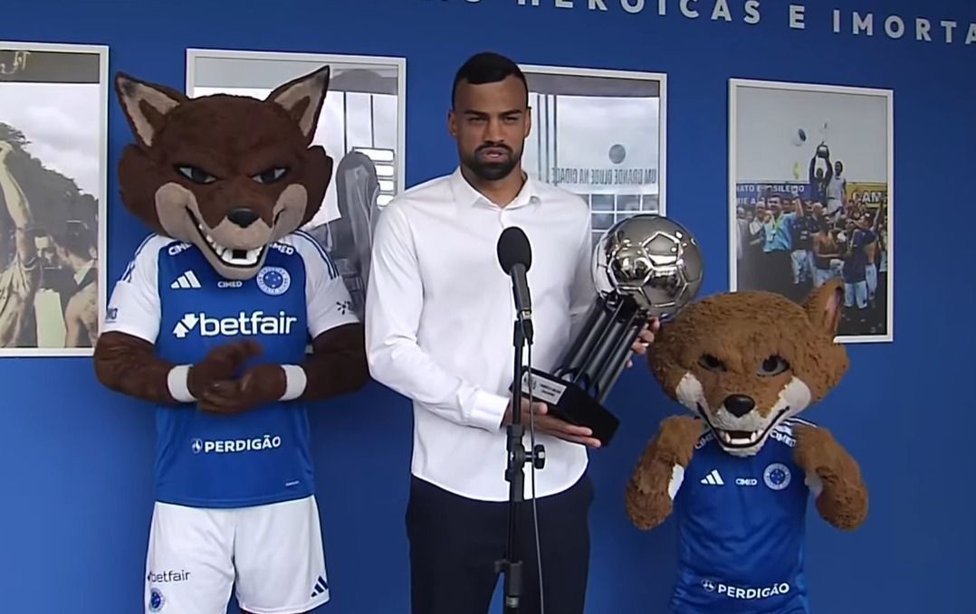 Bola de Prata 2025: Cruzeiro emplaca quarteto em seleção do Brasileiro