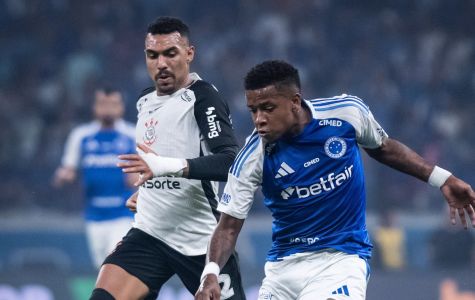 Cruzeiro e Corinthians durante jogo no Mineirão