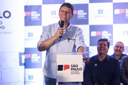 Tarcísio deu declarações sobre Flávio Bolsonaro durante inauguração da UPA Paineiras, em Diadema, no grande ABC paulista