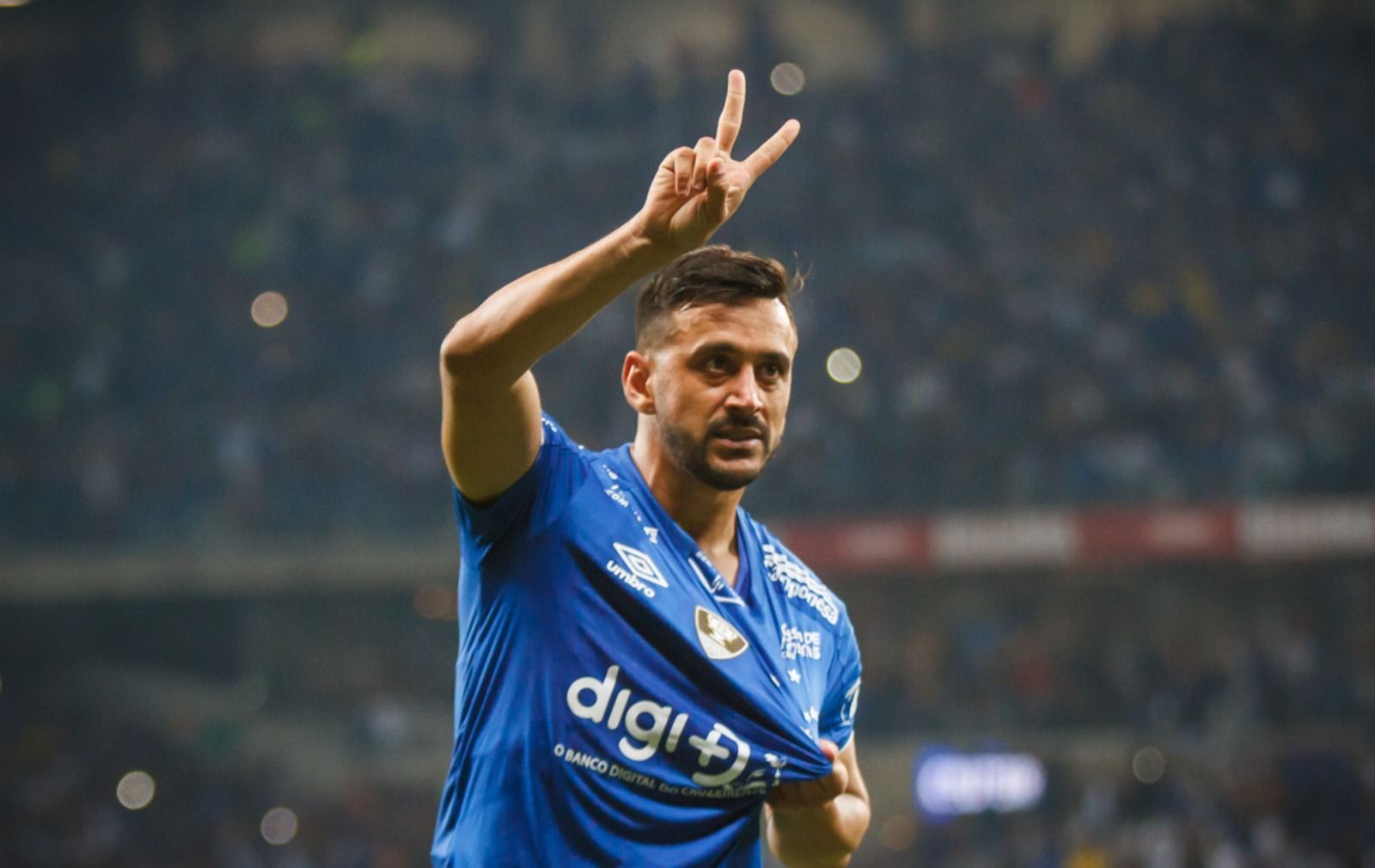 Multicampeão pelo Cruzeiro, Robinho anuncia aposentadoria e define próximo desafio