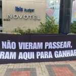 Em BH, torcedores do Corinthians protestam antes da semifinal da Copa do Brasil