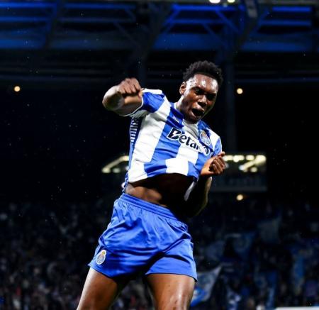 Samu Aghehowa fez os dois gols da vitória do Porto contra o Malmo pela Europa League