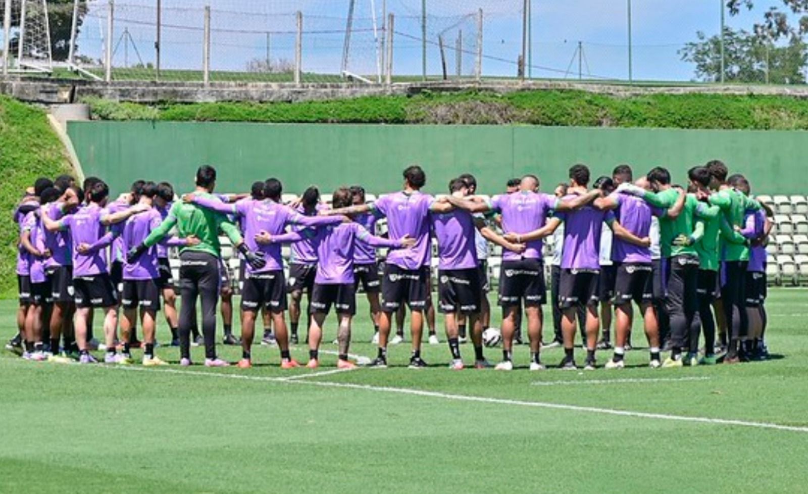 América esbarra em acordo por renovação, e atacante deixa o clube