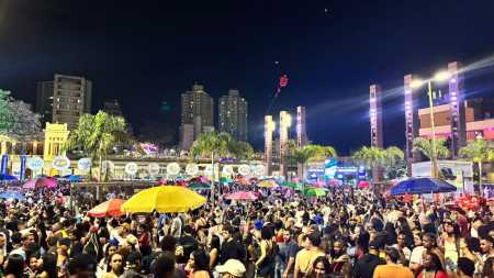 Multidão esteve na Praça da Liberdade para comemorar os 128 de Belo Horizonte
