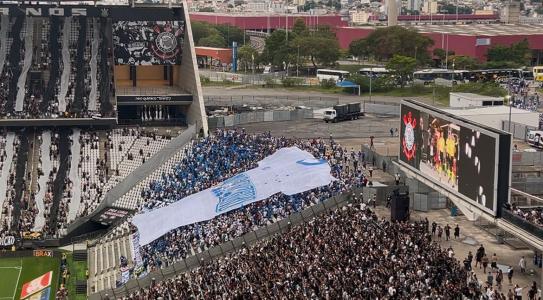 Torcida do Cruzeiro no setor visitante da Neo Química Arena
