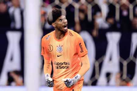 Hugo Souza defende dois pênaltis e coloca Corinthians na final da Copa do Brasil